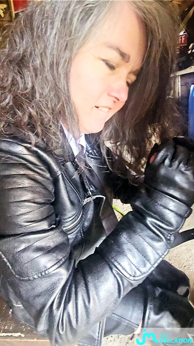 fellations de Femme de cuir 1