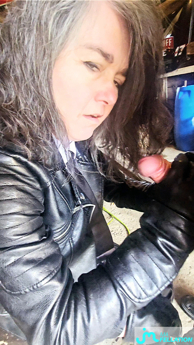 fellations de Femme de cuir 1